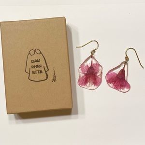 Dauphinette flower resin earrings gold cherry blossom